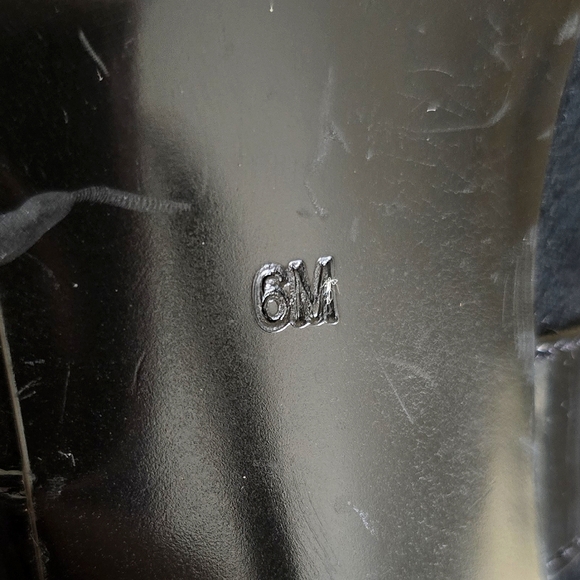 🖤 GUESS VINTAGE Studded Suede & Patent Leather Heels Size 6 GUC - Picture 6 of 6